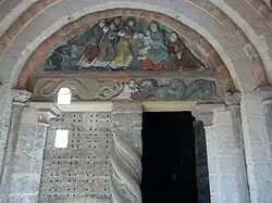 Le tympan du portail.