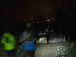 Vue sur les lumières du village de Saint-Christo en Jarez, village traversé au 16e kilomètre, sur la SaintéLyon 2017.