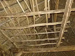 Étage dans la grange permettant d'entreposer le foin ou la paille.