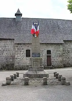 Le monument aux morts.