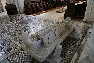 Pavement de l'abbatiale de Saint-Benoît-sur-Loire, France, XIe&nbsp;siècle.