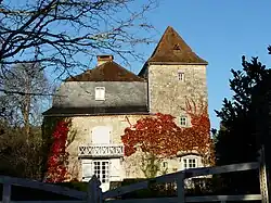 Manoir au nord de l'église.