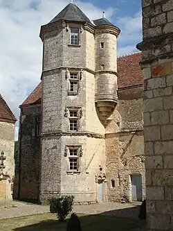 L'escalier hors d'œuvre du prieuré.