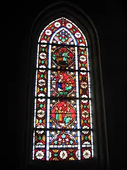 Vitrail dans une baie de la cathédrale de Saint-Dié-des-Vosges.