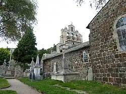 L'église et l'ancien cimetière