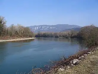 Le Rhône à Saint-Genix-sur-Guiers.