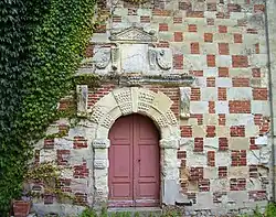 La façade ouest de l'église.