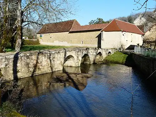 Le Ravillou dans le bourg de Saint-Germain-des-Prés.