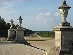 La Terrasse, vue en venant château.