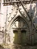 Le portail ouest de l'église Saint-Herbot