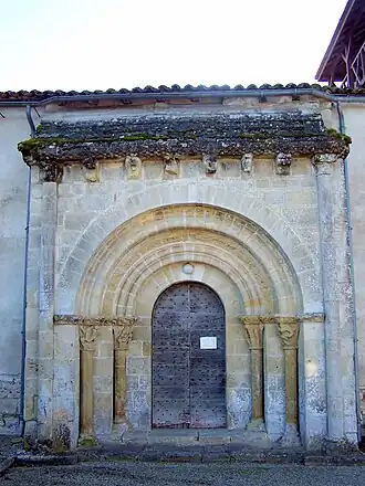 Le portail inscrit de l'église Saint-Hilaire (fév.&nbsp;2010)