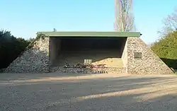 La butte de la Maltière (en tout 110 personnes y ont été fusillées).