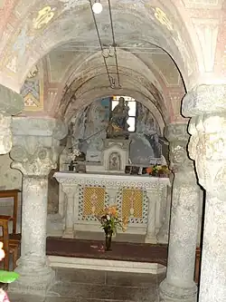Crypte de l'église à Saint-Jean.