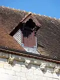 Lucarne et corniche du croisillon sud.