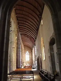 Saint-Jean-du-Doigt : église paroissiale, vue intérieure, collatéral sud.