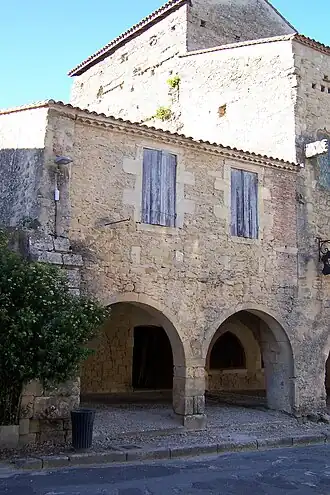 Maison attenante au Relais Henri IV, ouest, déjà inscrite individuellement (sept.&nbsp;2011)44°&nbsp;33′&nbsp;54,4″&nbsp;N, 0°&nbsp;13′&nbsp;29,6″&nbsp;O