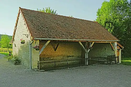 Lavoir en rive de Seine,