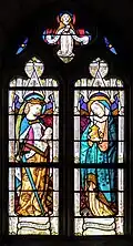 Vitrail des années 1920 par Louis Balmet, représentant les saintes Catherine et Madeleine.