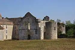 Abbatiale et tour de guet vues du nord-ouest.