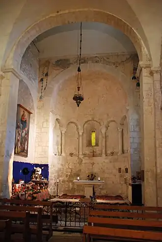 La travée de chœur et l'abside.