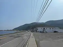 Le centre du village face à l'église en regardant vers l'ouest