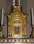 Le tabernacle et le gradin du maître autel orné du tétramorphe.