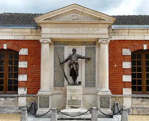 Le monument aux morts.