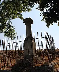 Vestige du calvaire hommage à l'abbaye Paix-Saint-Antoine.
