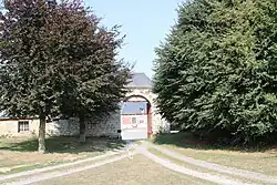Le porche d'entrée de la ferme.