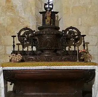 Absidiole nord : autel du XVIIe&nbsp;siècle provenant de l'église des Antonins