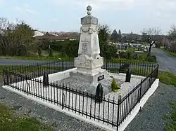 Le monument aux morts.