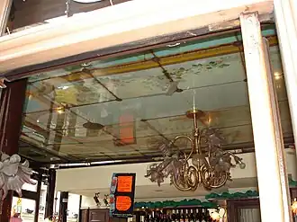 Plafond de la charcuterie.