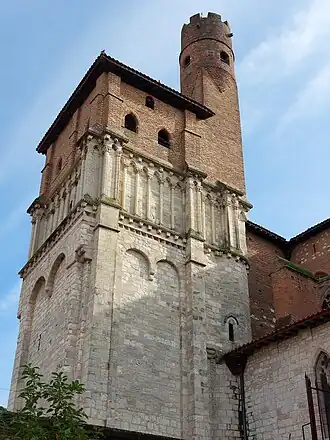 Collégiale Saint-Salvy vue de la rue Mariès.