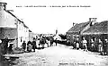 Saint-Sauveur (Finistère) : l'arrivée par la route du Huelgoat vers 1930 (carte postale Émile Hamonic).