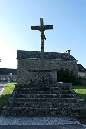 Saint-Servant : la Croix du bourg, vue d'ensemble.
