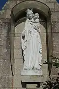 Monument marial : statue de la Vierge à l'Enfant.