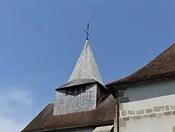 Le clocher recouvert de bardeaux.