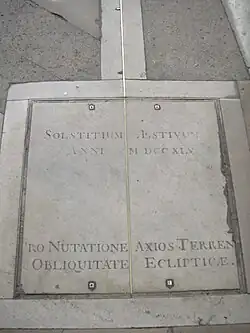 Plaque au solstice d'été.