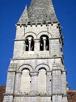 Les deux étages supérieurs du clocher, bâtis vers 1120.