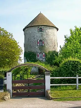 Le moulin Saint-Wy, de la fin du XVIIIe&nbsp;siècle. Dernier moulin à vent de Saint-Witz et environs, il sert d'habitation depuis longtemps.