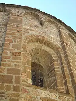 Chevet : détail de l'arcature de l'abside majeure