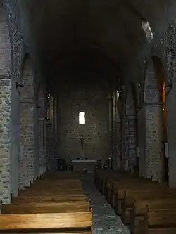 Intérieur de l'église depuis l'entrée