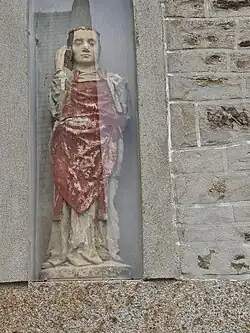 Saint Avertin, niche du presbytère.