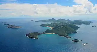 Photo aérienne de Saint-Barthélemy - l'île Chevreau est à gauche de l'image