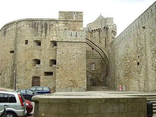 Un autre coté de Quic-en-Groigne, tour ajoutée par la duchesse Anne pour protéger le château d'une révolte des Malouins.