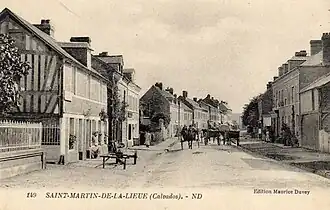 La rue du commerce sur une carte postale de la fin du XIXe&nbsp;siècle ou du début du XXe&nbsp;siècle.