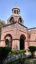 Le porche d'entrée.