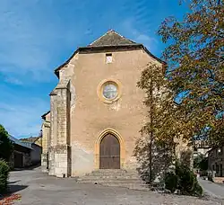 Façade de l'église Saint-Pierre de Mandailles  (scène de la déclaration de guerre).