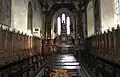 Le chœur et les stalles de l'église.