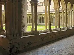 Le cloître.